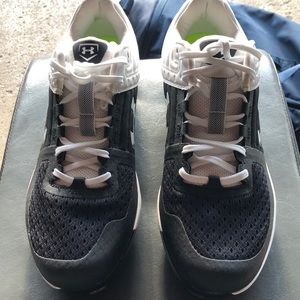 Under Armour Men’s size 10.5 metal baseball cleats